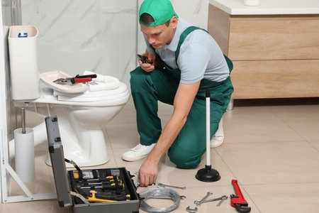 Gasfitero profesional trabajando 3